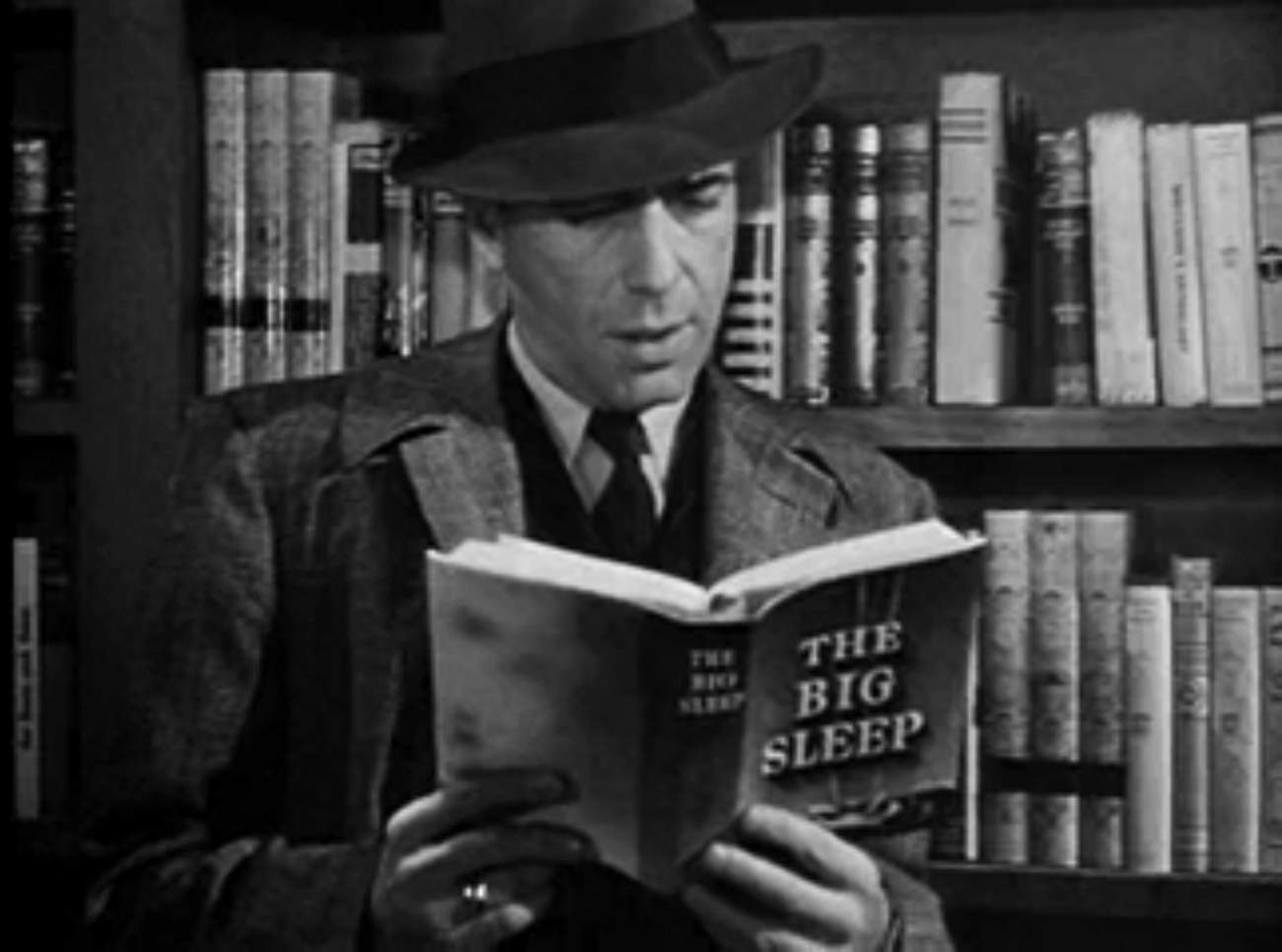 Bogart citind din Chandler